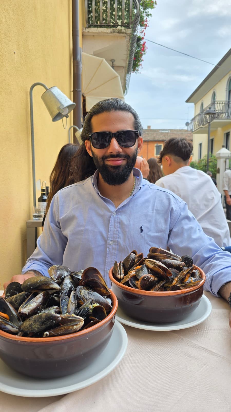etz.riz at a restaurant table with two bowls of mussels